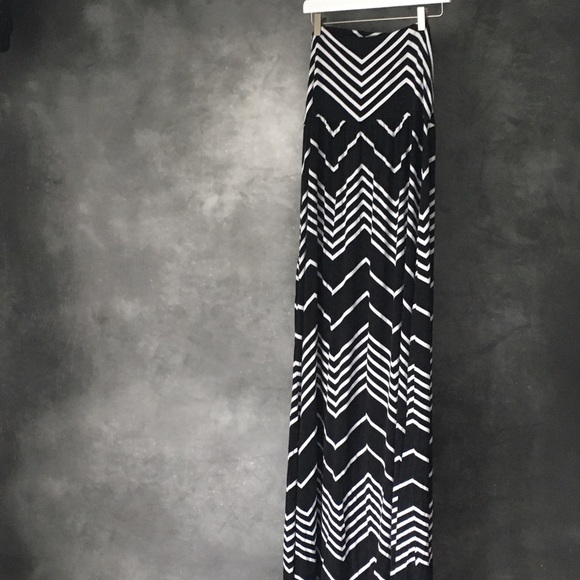 Dresses & Skirts - Strapless Black and white chevron maxi dress